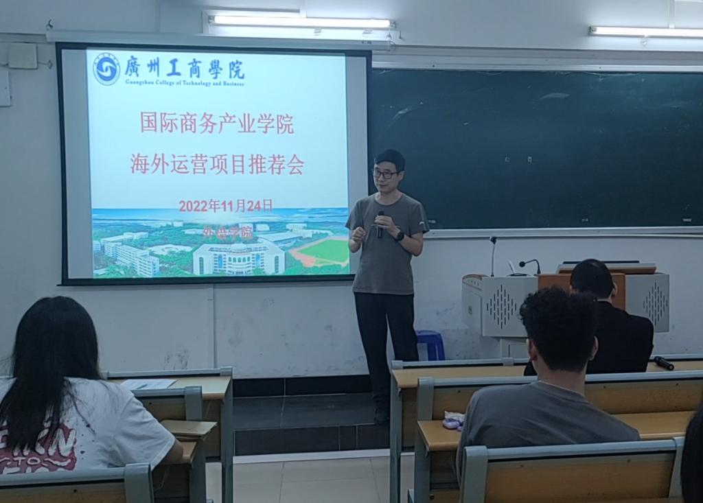 说明: 会议室里的人们描述已自动生成