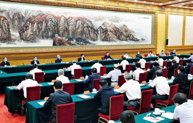 2020年6月2日,中共中央总书记、国家主席、中央军委主席习近平在北京主持召开专家学者座谈会并发表重要讲话。 新华社记者 姚大伟/摄