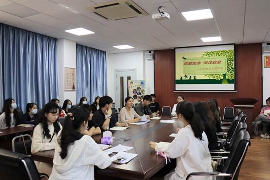 说明: E:\网站建设\安全班会照片(1)\安全班会照片\1 (7).jpg