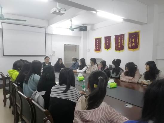 说明: 2021外语学院“感恩资助,伴我成长 ”座谈会——21商英B1-B5班专场