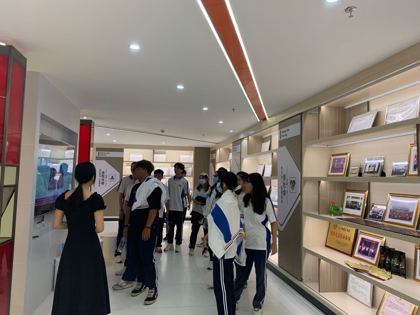 说明: E:\3图片资料\2020级入学教育-军训-三水校史馆照片\三水校史馆参观照片\微信图片_20201013103635.jpg