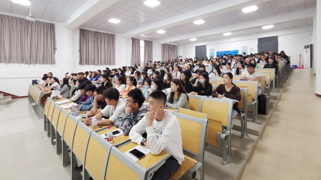 说明: E:\图片资料\2020级入学教育-军训-三水校史馆照片\入学教育\IMG_20201008_083354.jpg