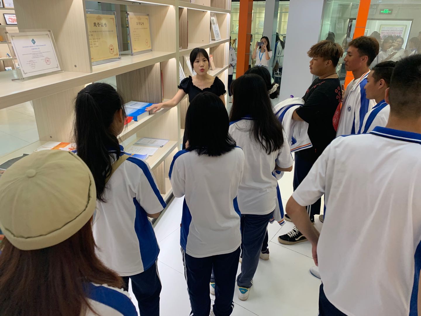 说明: E:\3图片资料\2020级入学教育-军训-三水校史馆照片\三水校史馆参观照片\微信图片_20201013103702.jpg