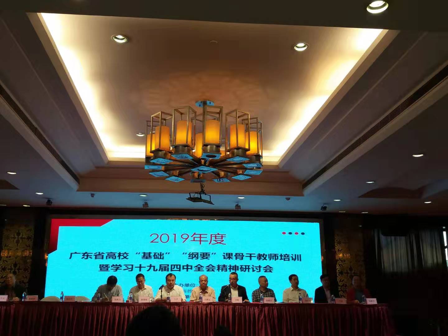 说明: C:\Users\Administrator\Desktop\2b2c7425f8f26cdc031b8eb42f2e8a3.jpg